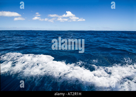 Rêve de l'île Samoa Samoa bleu vert mer eaux sud soleil mer de Southsea vagues sauvages du Pacifique vacances sentiment lagoon reef deep blue Banque D'Images