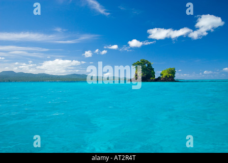 Rêve de l'île Samoa Samoa bleu vert mer eaux sud soleil mer de Southsea vagues sauvages du Pacifique vacances sentiment lagoon reef deep blue Banque D'Images