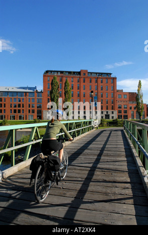 Cycliste sur piste cyclable au Canal Lachine Montréal Québec Canada Banque D'Images