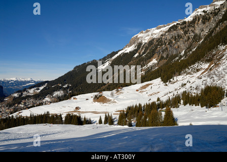 Wengen et Alpes européennes vue depuis le haut de l'Europe des chemins de fer de la Jungfrau Banque D'Images