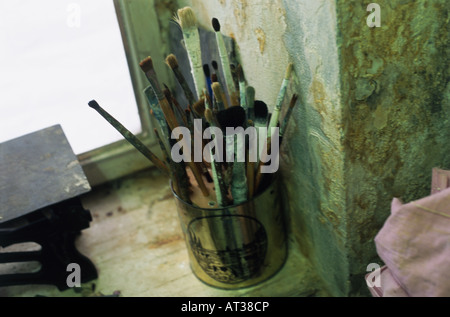 Pinceaux dans un pot Banque D'Images