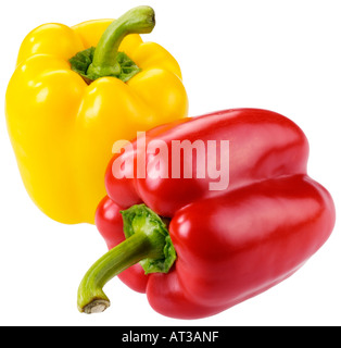 Des POIVRONS ROUGES ET JAUNES CUT OUT Banque D'Images