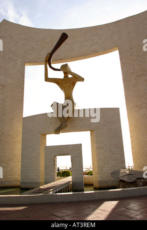 Sénégal Dakar Corniche Ouest monument du millénaire Banque D'Images