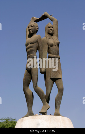Sénégal Dakar Place de l'unité centrale de Soweto statue Banque D'Images