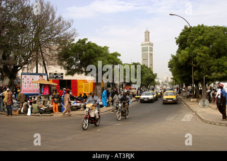 Sénégal Dakar Medina traffic sur le Boulevard Général de Gaulle à Grande Mosquée Banque D'Images
