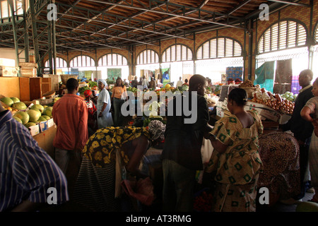 Sénégal Dakar Marche centrale de l'intérieur du marché Kermel Banque D'Images
