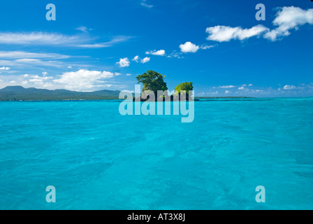 Rêve de l'île Samoa Samoa bleu vert mer eaux sud soleil mer de Southsea vagues sauvages du Pacifique vacances sentiment lagoon reef deep blue Banque D'Images