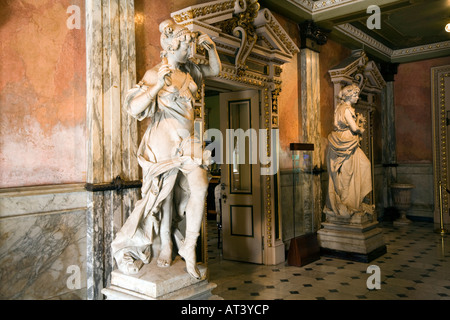 Costa Rica San Jose théâtre national Théâtre National de statues en marbre dans le hall d'entrée Banque D'Images