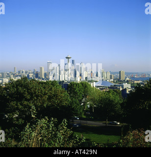 Géographie / voyage, États-Unis, Washington, Seattle, vue sur la ville, horizon urbain avec Space Needle, Mont Rainier à l'horizon, , Banque D'Images