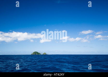 Rêve de l'île Samoa Samoa bleu vert mer eaux sud soleil mer de Southsea vagues sauvages du Pacifique vacances sentiment lagoon reef deep blue Banque D'Images