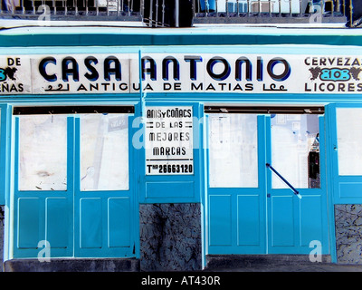Vue du bar couleur manipulé dans le centre de Madrid Espagne Banque D'Images