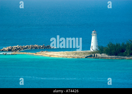 Le navire de croisière Carnival Fantasy s'arrête à Nassau dans les îles de Grand Bahama Banque D'Images