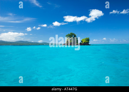 Rêve de l'île Samoa Samoa bleu vert mer eaux sud soleil mer de Southsea vagues sauvages du Pacifique vacances sentiment lagoon reef deep blue Banque D'Images