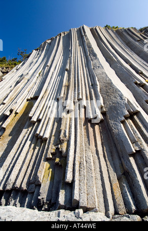 Formations de roche volcanique à Stolbchaty Cap sur l'île de Kunashir Île Kuril en Extrême-Orient russe de la chaîne Banque D'Images