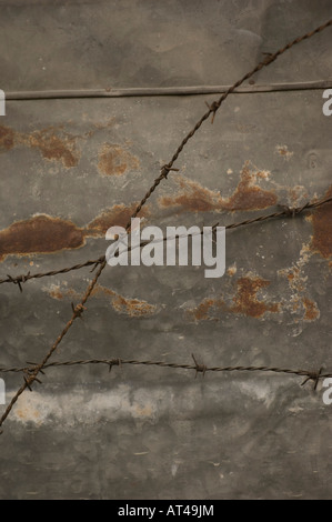 Des barbelés sur le devant de la rouille metal Thaïlande Chiang Mai Banque D'Images