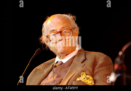 Sir John Mortimer, CBE, QC English avocat auteur et dramaturge au Guardian Hay Festival 2007 Hay-on-Wye Powys Pays de Galles UK UE Banque D'Images