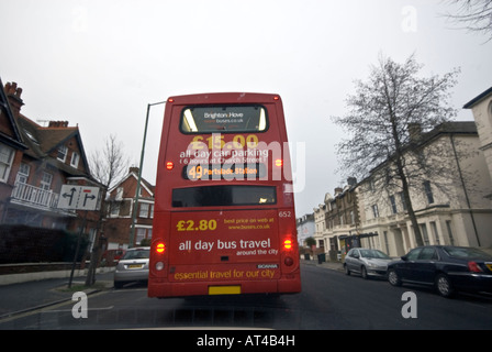 Vue arrière grand Bus Rouge crépuscule[double decker] Banque D'Images