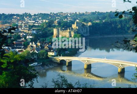 Le Château de Chepstow et ville sur la rivière Wye, Gwent, Monmouthshire, à la frontière entre l'Angleterre et au Pays de Galles, Royaume-Uni Banque D'Images