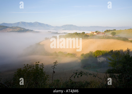 Lever du soleil dans le région des Marches de l'Italie Banque D'Images