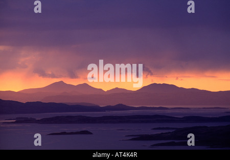 Au nord d'en haut sur le Crinan supérieur du son du Jura vers les montagnes de Mull, Hébrides intérieures, Ecosse, Royaume-Uni Banque D'Images