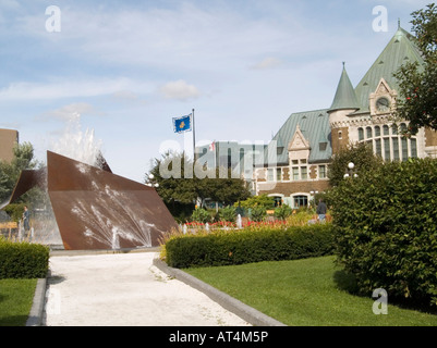 Les jardins d'eau et à l'extérieur de la gare Via Rail à Québec, Canada Banque D'Images