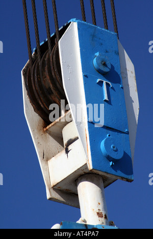 Détail d'un système de poulies sur crane Banque D'Images