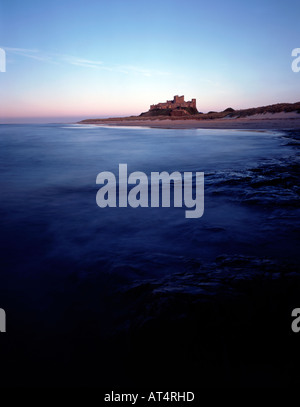 Château de bamburgh nothumberland uk angleterre lever du soleil Banque D'Images