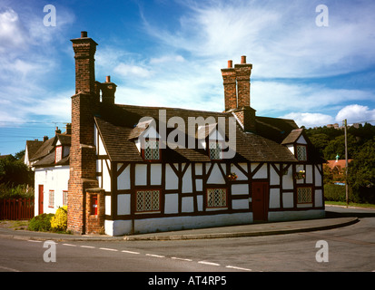 UK Cheshire Peckforton village à colombages de cottage Banque D'Images