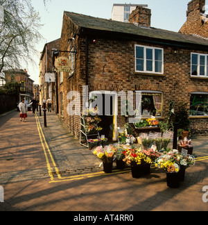 Altrincham Cheshire UK Goose Green corner flower shop Banque D'Images