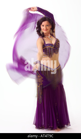 Danseuse du Ventre d'effectuer en studio, portrait Banque D'Images