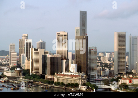 De Singapour Singapore River et le centre administratif du district d'affaires Banque D'Images