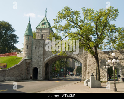 Une élégante passerelle dans les Fortifications de Québec, situé sur la Rue Saint Louis à Québec Canada Banque D'Images