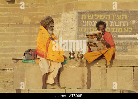 Deux Sadhus à Varanasi, Inde Banque D'Images