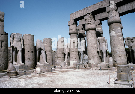 Partie du temple de Karnak à Louxor dans la région de la vallée du haut Nil de l'Égypte Banque D'Images