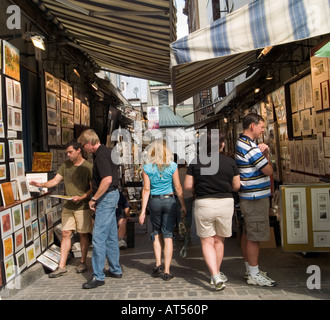 Les gens à l'oeuvre à l'échelle locale pour la vente sur la Rue du trésor à Québec, Canada Banque D'Images