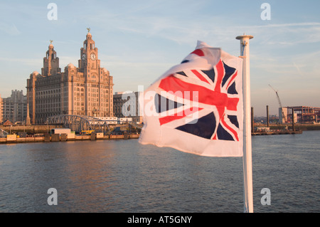 Avis de Liverpool et bâtiments emblématiques de l'Union Jack Ferry Mersey Liverpool Banque D'Images