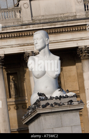 Statue de Alison hdb enceinte de Marc Quinn sur socle vacant 4ème à Trafalgar Square London Banque D'Images