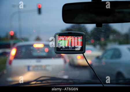 Système de navigation GPS sur le tableau de bord de voiture Banque D'Images