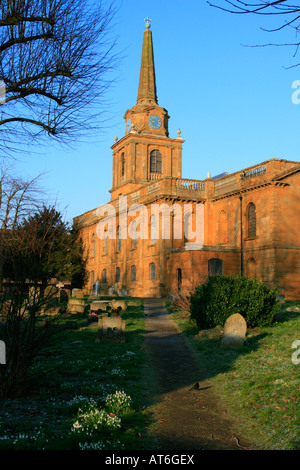 L'église paroissiale de Sainte Croix centre ville marché Daventry Northamptonshire, Angleterre Royaume-Uni gb Banque D'Images