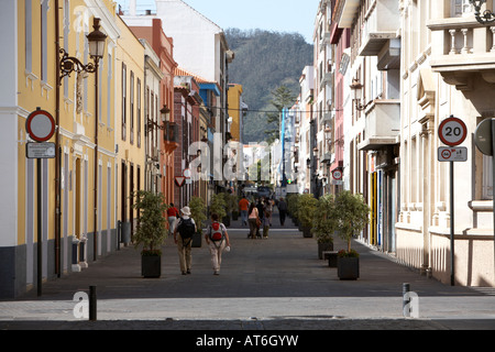 L'étroite rue piétonne préservée dans la laguna tenerife espagne Banque D'Images