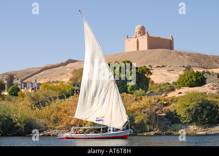 Mausolée de l'Aga Khan sur les rives du fleuve Nil à Assouan en Egypte Banque D'Images