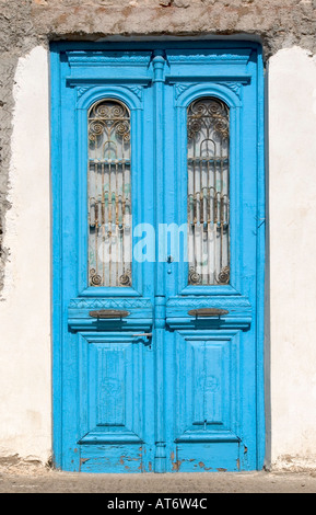 Maison de village bleu porte en rénovation Banque D'Images