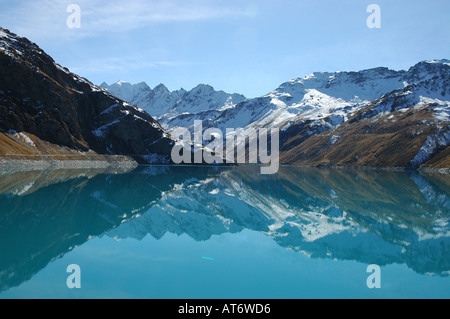 Le Lac de Moiry, usine de production d'énergie hydroélectrique, le glacier de Moiry, Valais, alpes valaisannes ou Suisse Banque D'Images
