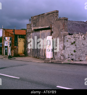 La station d'essence désaffectée de Gwynedd dans le Nord du Pays de Galles UK KATHY DEWITT Banque D'Images