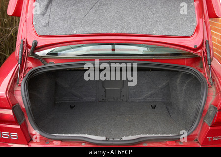 Initialisation vide ouvert d'une Alfa Romeo 156 salon de voiture irlande du nord uk Banque D'Images