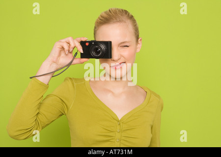 Woman with camera, portrait Banque D'Images