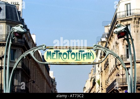 Metro sign in Paris France Banque D'Images