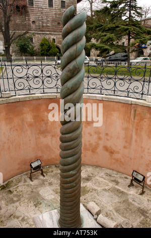 Le Serpent dans la colonne de l'ancien Hippodrome Byzantin à Istanbul, Turquie. Érigée au 4ème siècle AD. Banque D'Images