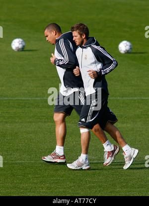 Les joueurs du Real Madrid Ronaldo et David Beckham lors d'une session d'entraînement de l'équipe de Valdebebas en Banque D'Images