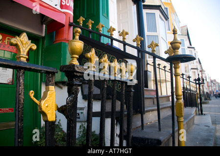 Garde-corps en fonte de style victorien à l'extérieur chambre North Parade Aberystwyth Wales UK Banque D'Images